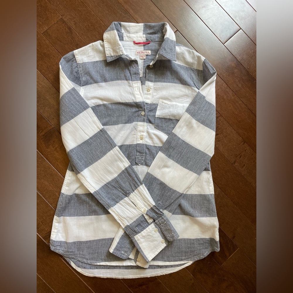 Blue and white striped collar shirt